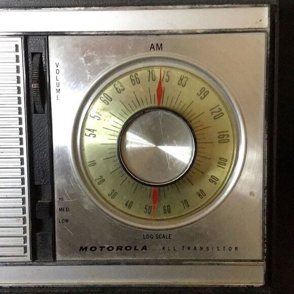 Vintage Motorola XP6EE transistor radio - Picture 3 of 10